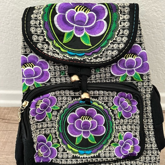 Embroidered backpack and matching wallet. - Picture 1 of 4